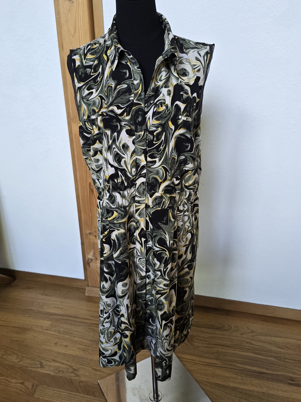 Sleeveless Marble Print Button-Front Dress in Black, White & Yellow